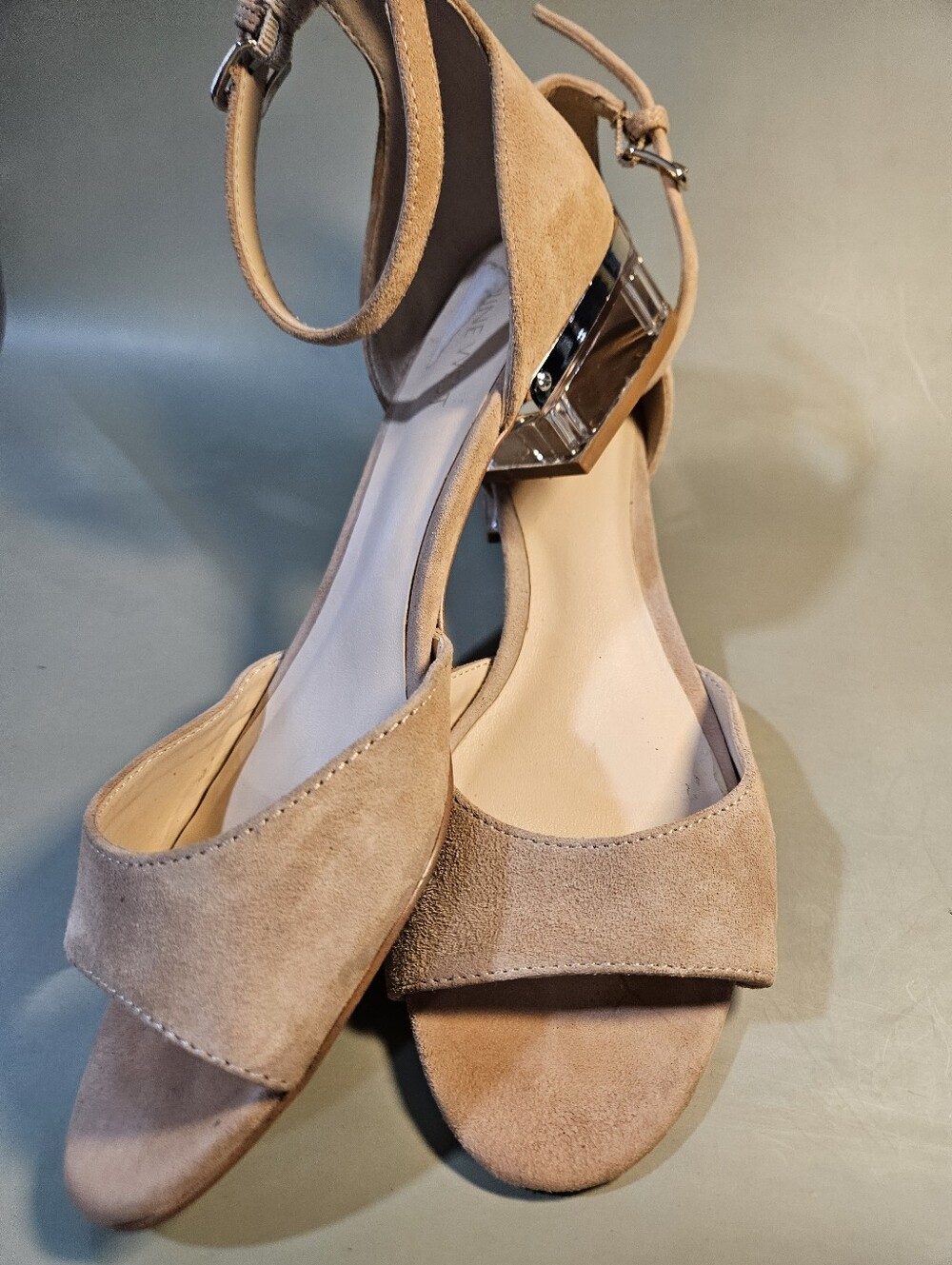 Nine West Cute Sandals With Clear Heels. Used C9ndition. (Bin4)